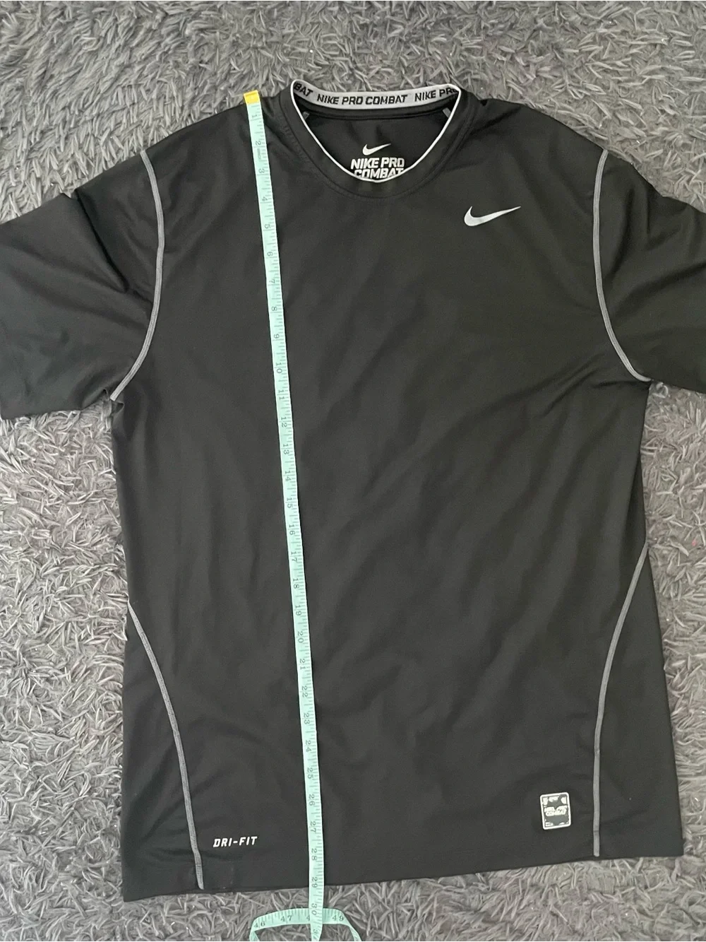 Men Size Large Nike Short Sleeve Black Hyperwarm Dri Fit Fitted Pro Combat